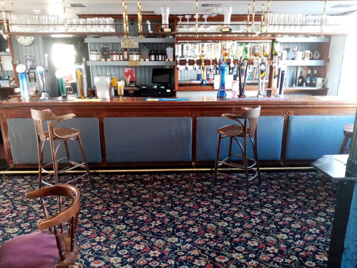Cross Hands Hotel Newport  Extérieur photo
